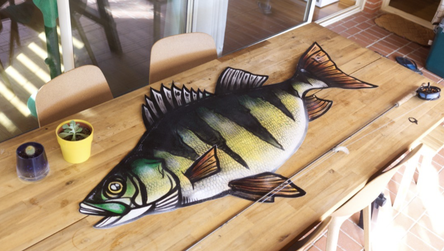 Example contour-cut fish painting